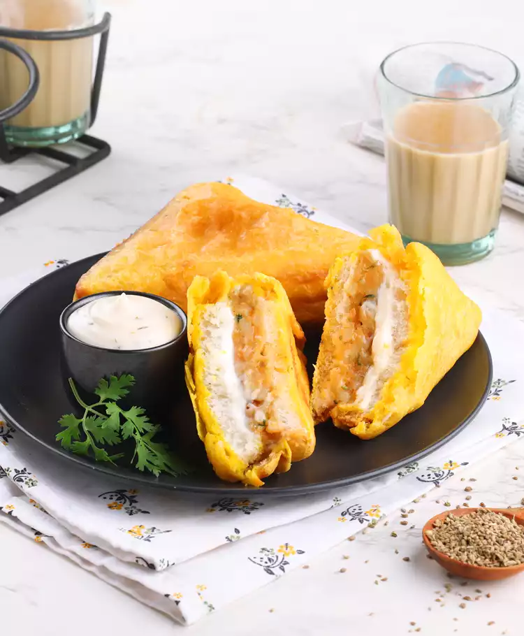 Bread Cheese Pakoda (2 Pc)